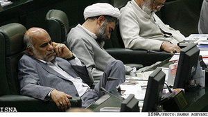 Aproape o zecime dintre parlamentarii iranieni sunt infectați cu noul coronavirus. Ayatolahul Khamenei a semnat un decret care permite, cu titlu excepţional, aprobarea bugetului fără dezbatere şi vot în parlament