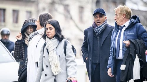 Cea mai bogată familie din Marea Britanie, judecată pentru trafic de persoane / Sunt acuzați că au confiscat pașapoartele angajaților aduși din India pentru a avea grijă de copiii lor, pe care îi plăteau cu sume mici și nu îi lăsau să părăsească casa