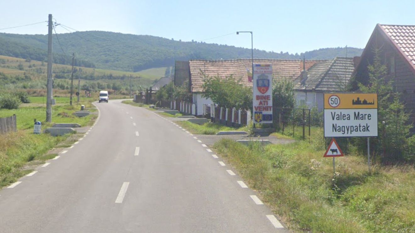 Consiliul Județean Covasna, obligat de instanţă să înlăture tăbliţele bilingve cu denumirea unei localități / Localitatea va avea numele doar în limba română