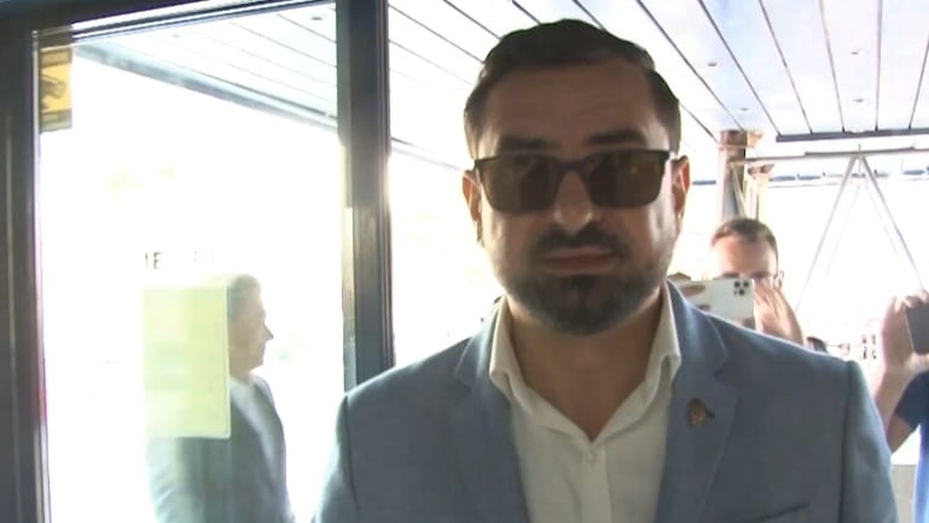 Fostul ministru al Agriculturii, Adrian Chesnoiu, este audiat la DNA Timișoara / Procurorii i-au comunicat începerea urmăririi penale