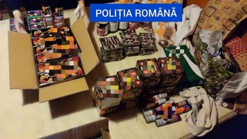 250 de kilograme de articole pirotehnice, descoperite în Dolj, în urma a două percheziţii