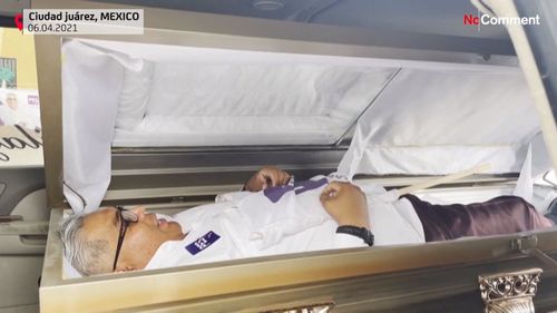 VIDEO Un candidat la alegerile regionale din Mexic și-a lansat campania electorală dintr-un sicriu