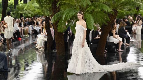 Primul Dior Haute Couture semnat de Jonathan Anderson schimbă direcția casei franceze