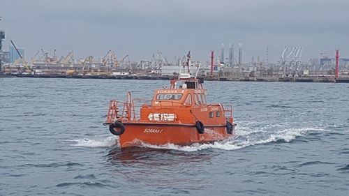 Comandant român de cursă lungă, recompensat cu distincţia ”Curaj şi profesionalism” după ce a salvat un cetăţean australian aflat în derivă pe mare / Bărbatul era în hipotermie şi în  stare de şoc, după multe ore petrecute pe o barcă