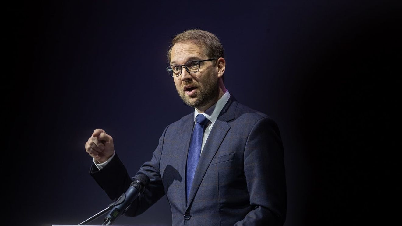 Dominic Fritz: Dacă Elena Lasconi ajunge în turul 2, o vom susţine cu mult drag. Întrebarea este dacă suntem gata noi, ca societate, să ne asumăm acest risc, să credem într-o minune că va ajunge în turul 2