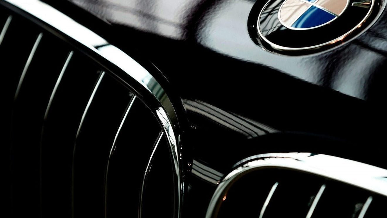 VIDEO BMW a prezentat, la CES, primul model de mașină care își schimbă culoarea