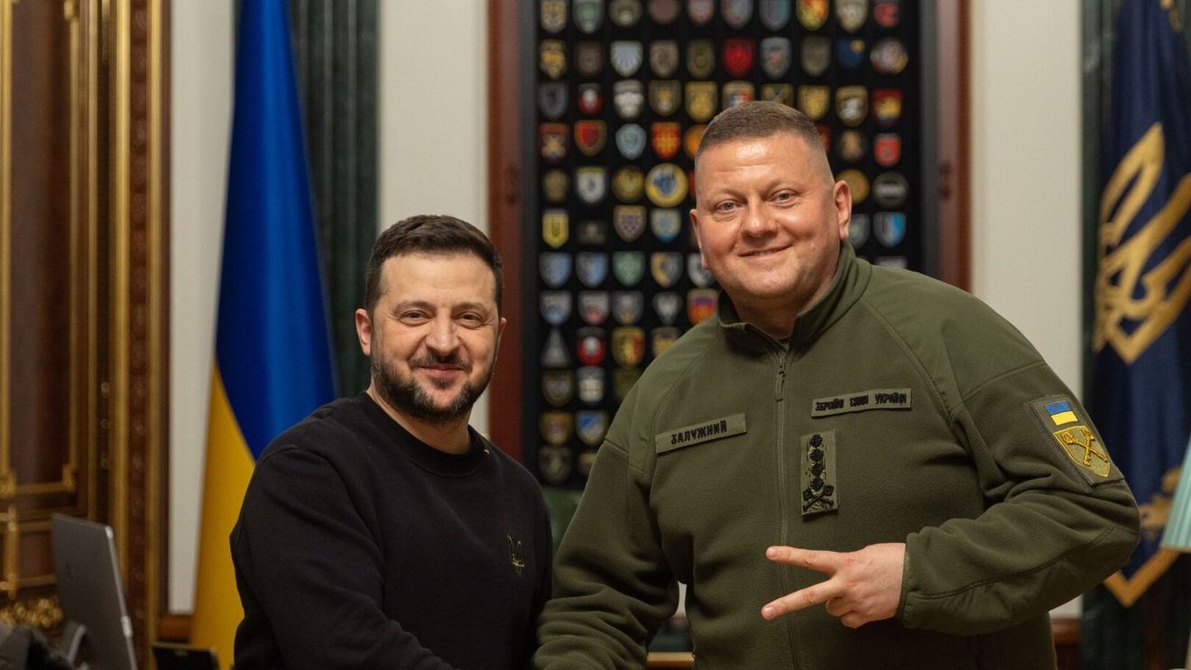 Încrederea ucrainenilor în Zelenski scade în urma demiterii generalului Zalujnîi - Institutul Internațional de Sociologie din Kiev / Susținere covârșitoare pentru fostul șef al armatei
