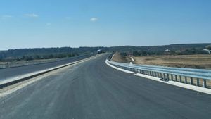 Grindeanu: S-a deschis circulaţia pe încă un tronson al drumului expres Craiova-Piteşti / Cei 31 de km sunt finalizați cu șase luni mai devreme