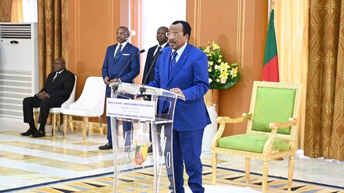 Președintele Camerunului, în vârstă de 92 de ani, a anunțat că va candida pentru al optulea mandat. El se află la putere din 1982