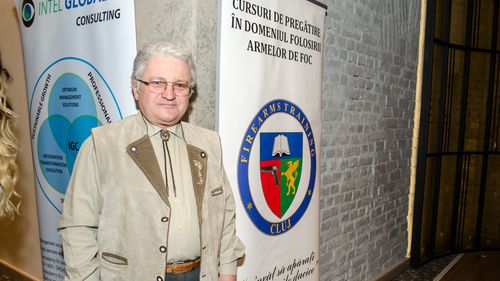 Fost comandant al Jandarmeriei Cluj, în arest la domiciliu pentru agresiune sexuală / Bărbatul are 68 de ani, iar acuzația vine din partea unei fete de 17 ani