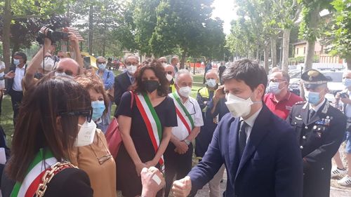 Italia: Purtarea măştii medicale devine obligatorie în exterior în toată țara