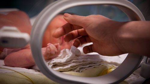 Spitalul Județean din Târgu Mureș intră în sistemul de telemedicină pentru neonatologie / Medicii de aici pot colabora pe cazuri medicale cu omologii din Constanța, Iași, Brașov, Cluj, Timișoara, Craiova și Pitești / Sistemul permite inclusiv diagnosticare de la distanță