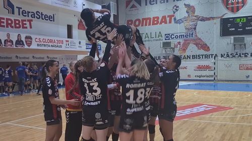 Meci emoţionant de retragere pentru extrema Valentina Ardean Elisei alături de glorii ale handbalului românesc