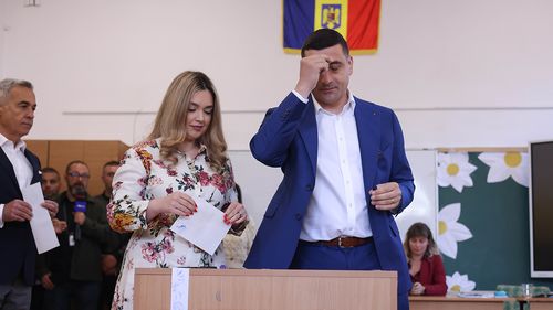 BREAKING Ceartă între AUR România și AUR Republica Moldova. Partidul condus de George Simion susține că se retrage din alegerile parlamentare de peste Prut, partidul condus de Boris Volosatîi susține că rămâne în cursă / Simion susține un politician conectat la KGB