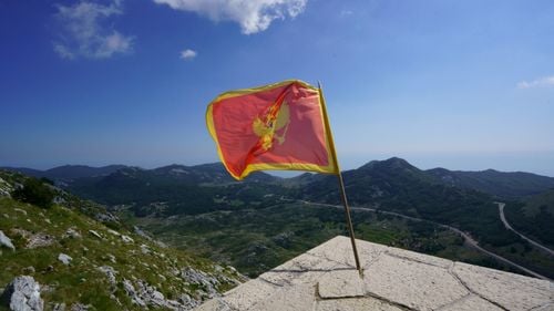 Şefa diplomaţiei slovene avertizează Muntenegrul că negocierile de aderare la UE ar putea fi suspendate, dacă a şasea încercare de a alege judecătorii Curţii Constituţionale va eşua