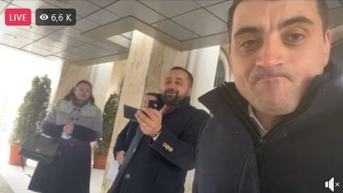 George Simion, protest la guvern împotriva certificatului verde/ Liderul AUR vrea ca românii care vin din țări aflate în zone roșii să nu mai fie carantinați