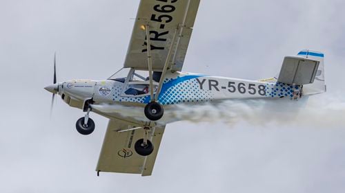 Aeroclubul României organizează cursuri gratuite de zbor și parașutism pentru tineri / Tinerii între 15 și 23 de ani se pot înscrie în limita locurilor disponibile