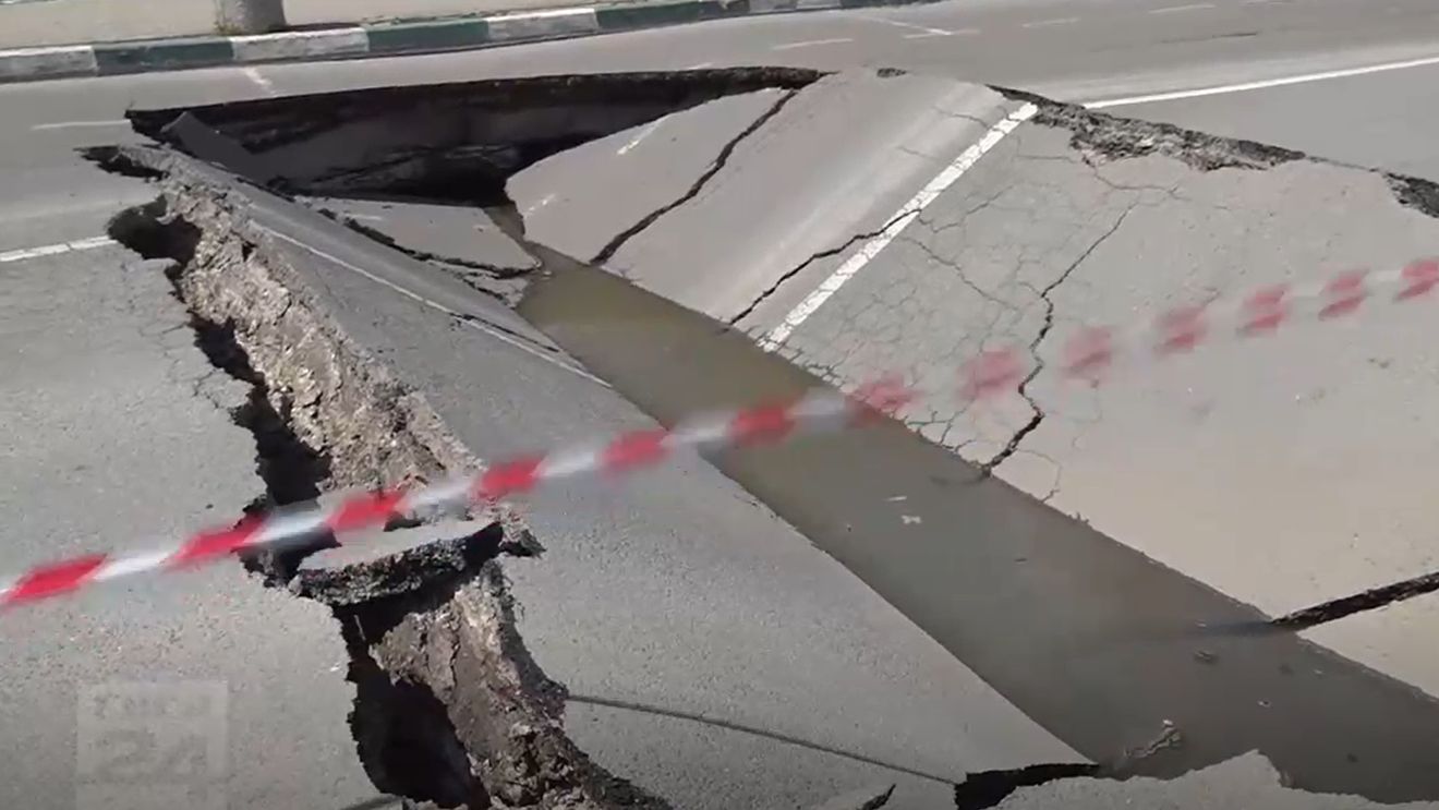 Drum surpat în centrul localității Techirghiol. Circulația rutieră este blocată