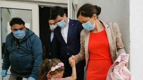 VIDEO Nicușor Dan a venit cu familia la vot: Vreau să transmit mesajul că alegerile se desfășoară în condiții de siguranță, pentru ca bucureștenii să vină la vot