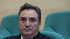 Președintele Consiliului Județean Constanța, Mihai Lupu, urmărit penal pentru luare de mită, a cerut suspendarea din PNL