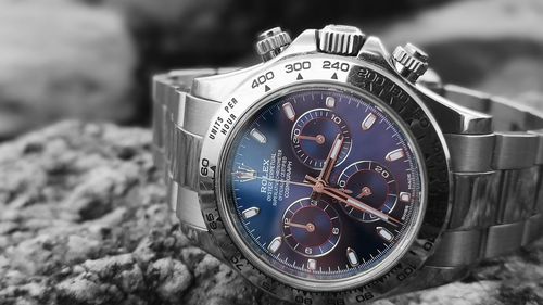 Un diriginte de șantier din Parma și-a pierdut un Rolex de 16.000 de euro în beton / A solicitat despăgubiri în instanță / Judecător: "Nu ar fi trebuit să lucreze cu acel ceas la mână” / E obligat acum să achite 2.500 de euro cheltuieli de judecată