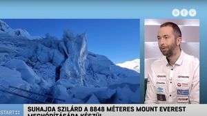Alpinistul maghiar Suhajda Szilárd, dispărut pe Everest / De mai bine de 20 de ore acesta nu a mai putut fi contactat / Alpinistul a plecat să cucerească vârful fără nici un ajutor extern, iar expediția sa a fost mediatizată în Ungaria