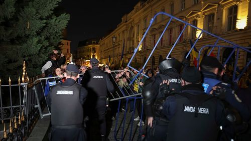 USR condamnă violenţele din stradă şi transmite că e obligaţia instituţiilor şi forţelor proeuropene să recâştige încrederea oamenilor