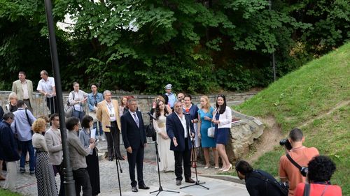 Aleea Celebrităților din Sibiu se mărește cu 6 noi stele: Un regizor care a creat un spectacol despre soții Ceaușescu, una din cele mai importante dansatoare de flamenco din lume și "cea mai mare regizoare de teatru britanică în viață" sunt printre personalitățile onorate de FITS