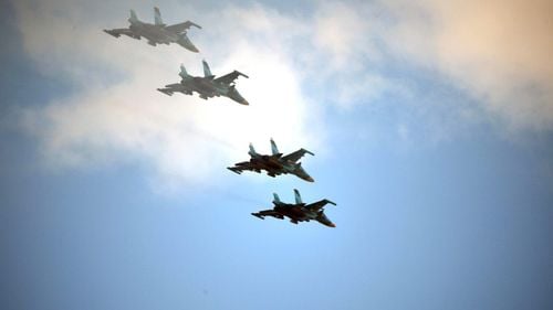 Rusia adună avioane de luptă și elicoptere în apropierea graniței cu Ucraina, susțin oficiali occidentali din serviciile de informații