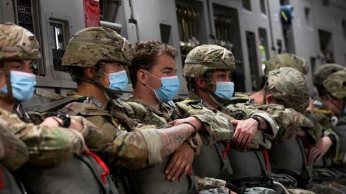 Sute de soldați au fost trimiși la Sydney pentru a supraveghea respectarea lockdown-ului impus de autorități/ Locuitorii au voie să iasă din case doar pentru activități esențiale și pe o distanță nu mai mare de 10 km