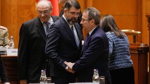 Președintele interimar al Senatului, Robert Cazanciuc, cere Curții Constituționale să îl scape pe Tăriceanu de cel mai recent dosar penal, deschis pentru că a refuzat punerea în aplicare a unei decizii definitive a ÎCCJ privind demiterea unui senator PSD găsit incompatibil