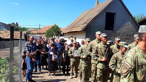 Ultimul veteran de război dintr-un sat de lângă Blaj, înmormântat în curtea casei cu onoruri militare  / În Alba mai trăiesc 15 veterani de război
