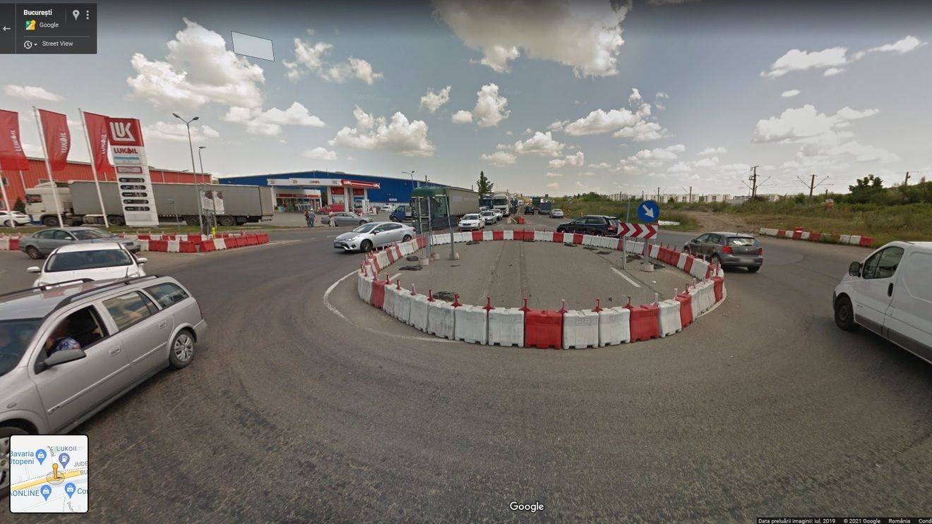 UPDATE O femeie a intrat cu mașina într-o țeavă de gaze din apropierea Aeroportului Otopeni/ Circulația a fost oprită spre București