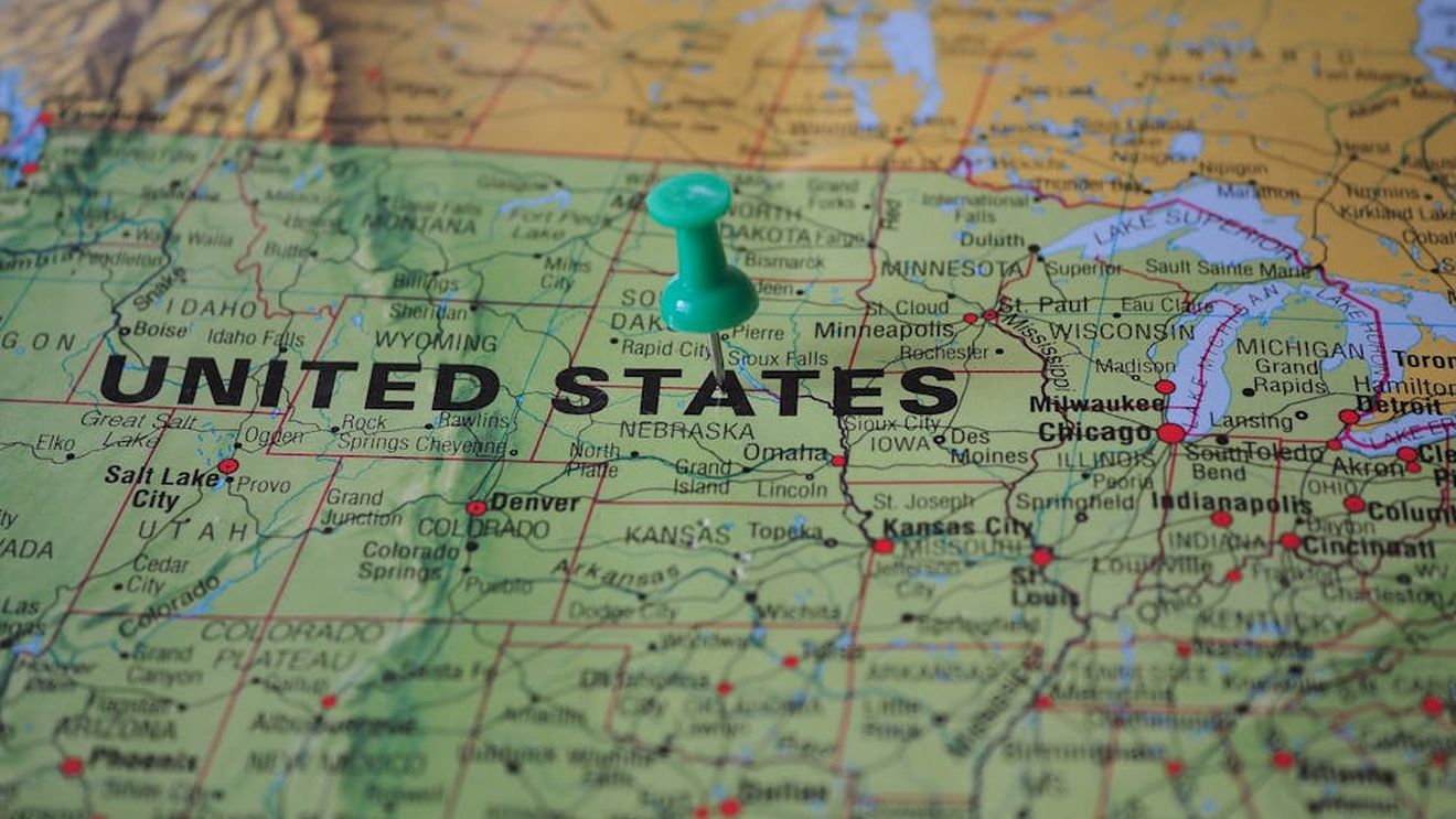 Între “mirajul roșu” și “schimbarea albastră.” De ce este posibil să nu știm cine a câștigat Casa Albă în seara alegerilor din SUA?