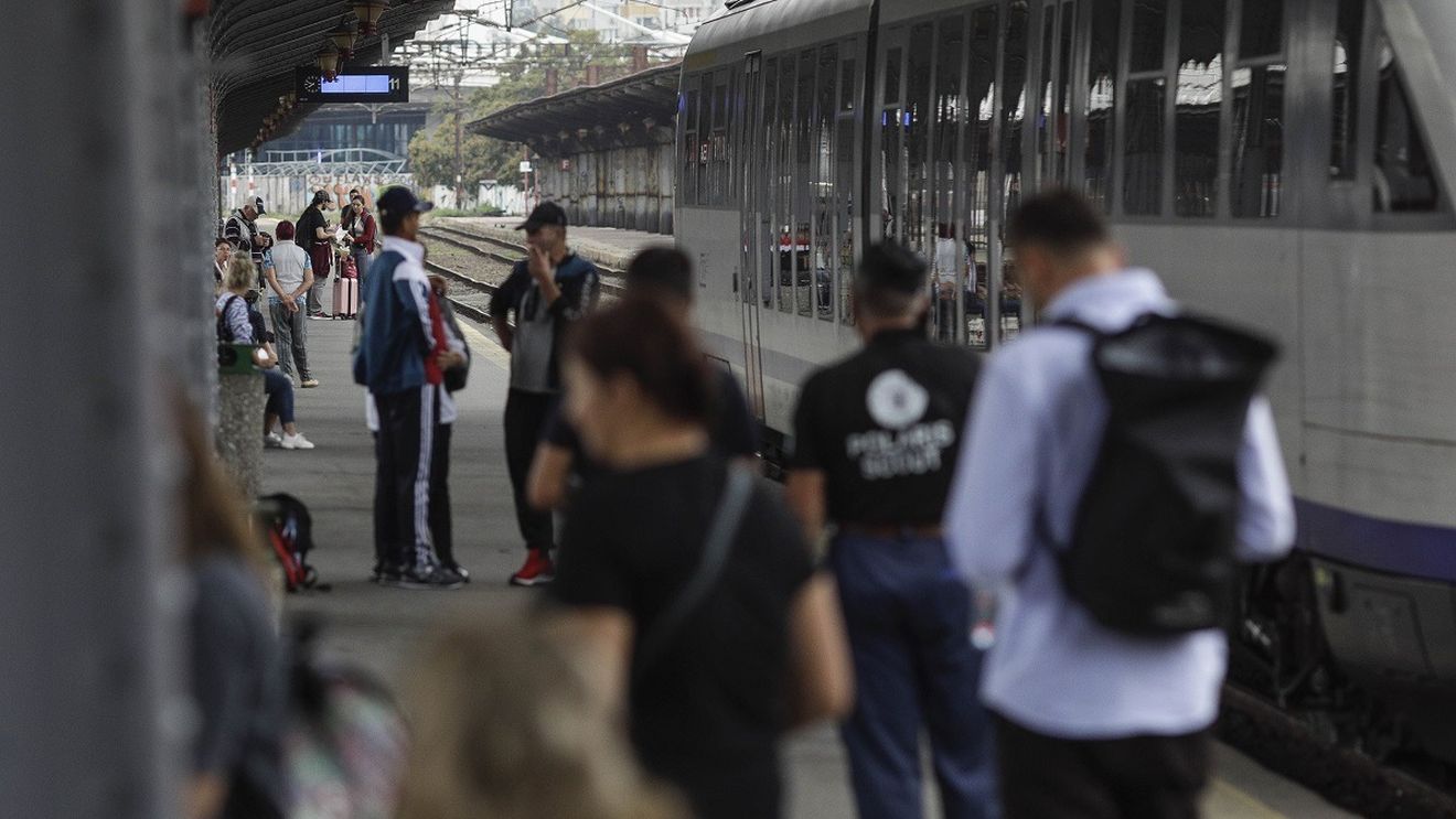 CFR suplimentează numărul trenurilor, în minivacanţa de 1 Mai şi Paşte / Garnituri suplimentare către destinaţiile de vacanţă