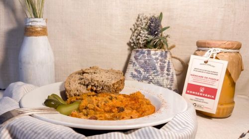 Lupta pentru supraviețuire a unei băcănii cu produse preparate manual din Țara Hațegului / Furnizorul de borcane din Ucraina al Konservăria, distrus de ruși