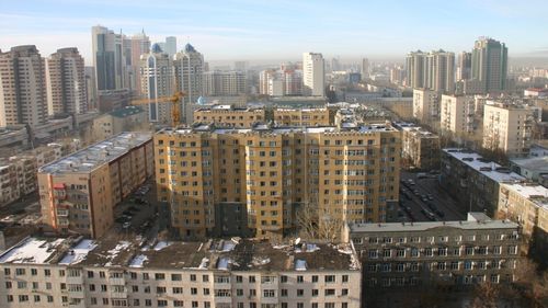 Circa o sută de români se află în Kazahstan, țară în care a izbucnit o revoltă populară soldată cu victime