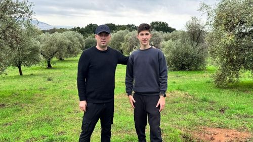 O familie de români s-a apucat de producția de ulei de măsline și au propria livadă, în Creta/ Cosmin Filipaș: „Într-o lume în care se vorbește mult despre sustenabilitate, dar puțin se face, noi am ales să plantăm rădăcini. La propriu”