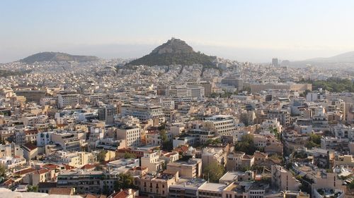 Persoanele care călătoresc în Grecia vor avea nevoie, începând de luni, de un test rapid sau PCR negativ pentru a intra în țară