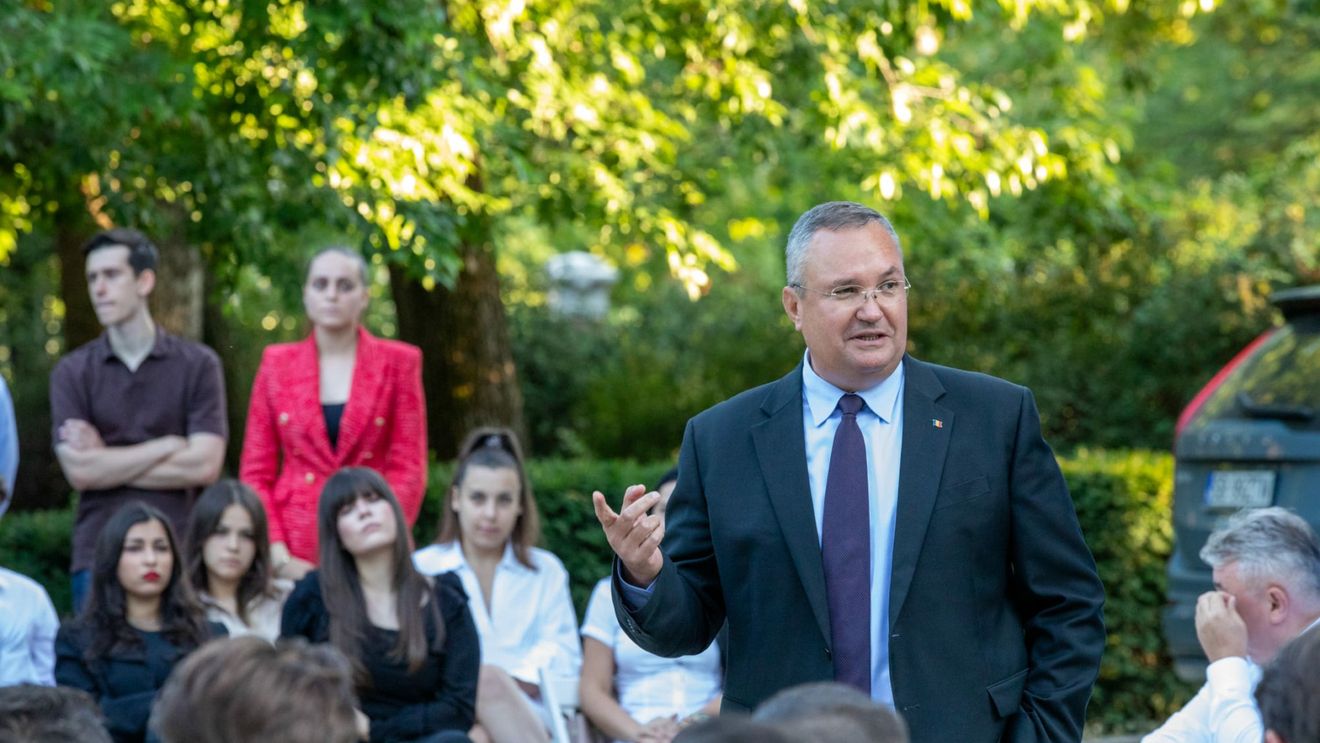 Ce spun politicienii despre tineri, de ziua lor: ”Îi încurajăm să aibă o voce puternică”, ”Să găsim soluțiile la problemele generației lor”, ”Guvernul are dialog constant cu asociațiile reprezentative”