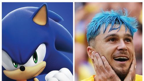 Italienii îi fac portretul românului Andrei Rațiu: S-a vopsit în cap albastru pentru că e rapid precum Sonic / ”S-a născut în Transilvania, dar nu știe prea multe despre Dracula și vampiri: abia vorbește limba română, pentru că la vârsta de șase ani s-a mutat cu familia în Spania”