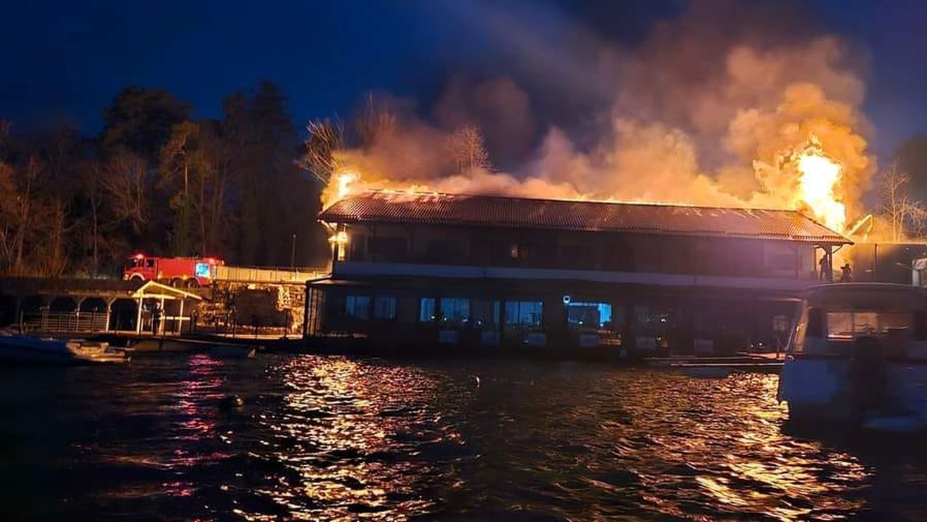 VIDEO A ars din temelii Taverna Racilor din Snagov / Localul deținut de notoriul Pescobar a fost deschis recent, chiar înainte de Florii