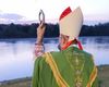 Vaticanul îi excomunică pe lefebvrieni, o sectă catolică globală / ”Chiar dacă ne excomunică, n-au decât, să o facă, nu o să schimbe absolut nimic”