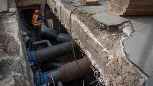 Nicuşor Dan afirmă că în patru ani se poate rezolva problema cu căldura și apa caldă din Capitală, dacă se reabilitează anual 70 de kilometri de conductă a reţelei principale de termoficare