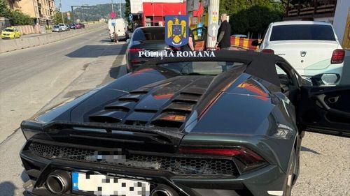 Andrew Tate şi-a recuperat permisul de conducere în urma contestației în instanță, după ce a fost prins în Vâlcea conducând cu 196 km/h