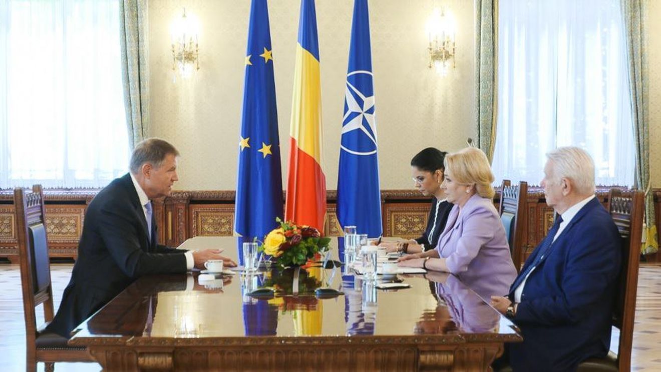 Președintele și premierul - gesturi simbolice cu două zile înainte de Centenar