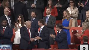 FOTO Spectacol de modă la Convenția republicană pentru desemnarea lui Trump drept candidat oficial la președinția SUA / Politico: Cine s-a îmbrăcat bine și cine s-a îmbrăcat prost