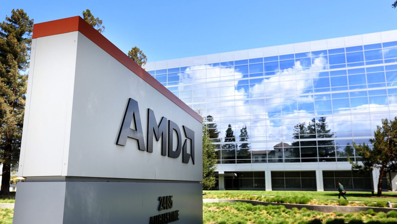 Donald Trump anunţă tarife pentru semiconductori și oţel, în următoarele săptămâni: La început va fi o taxă mai mică, pentru a le da şansa să construiască aici, apoi foarte ridicată după o anumită perioadă de timp