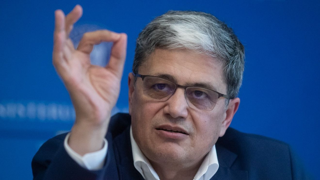 Boloş: Suntem singura ţară din UE care îşi permite luxul de a avea indemnizaţia de concediu medical mai mare decât salariul / Camera Deputaților dezbate moțiunea simplă a USR și Forța Dreptei împotriva ministrului Finanțelor