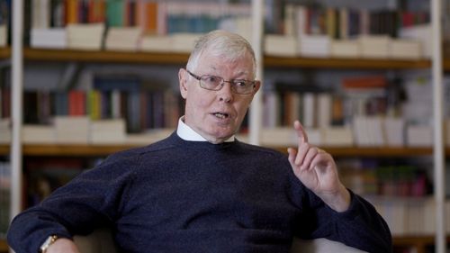 VIDEO INTERVIU În căutarea României, cu istoricul Dennis Deletant / Cum a ajuns Ceaușescu într-o librărie pentru gay / Un raport despre conturile Securității n-a fost dat publicității nici azi de către Mugur Isărescu / Dan Voiculescu, Sorin Ovidiu Vântu și banii Securității